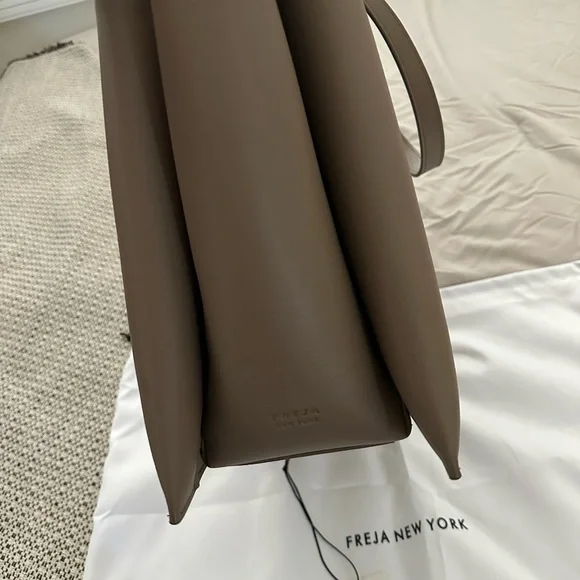 Freja Paloma Tote - Taupe - Picture 8 of 9